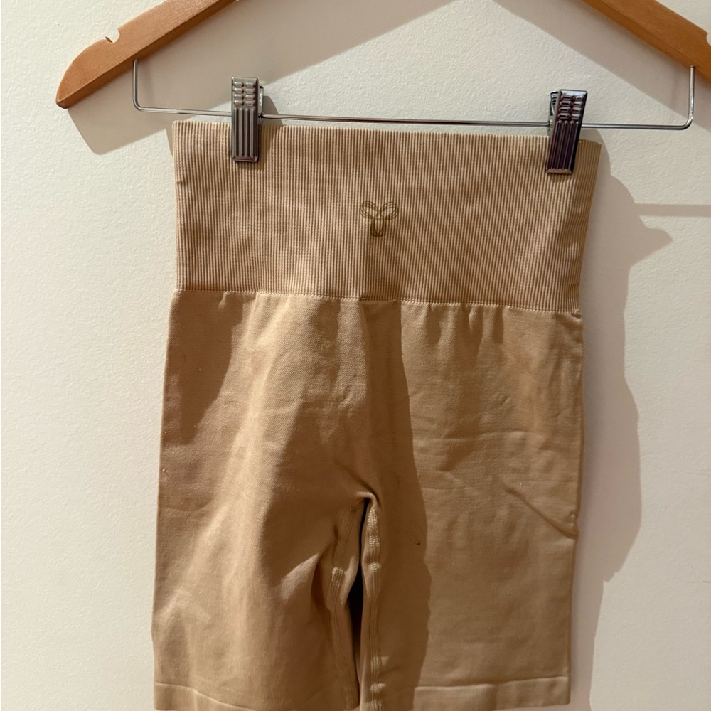 TNA Beige Ribbed Workout Set - Picture 4 of 6